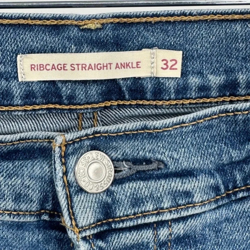 Levis Ribcage Straight Ankle Woman's 32 Blue Medium Wash Button‎ Fly 72693-0121